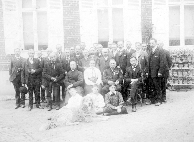 Groepsfoto met Louis Wera, 1907