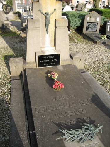 Graf Wera-Meeus Lubbeek aan zuidzijde kerk, 2013 (1).JPG