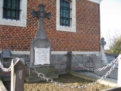 Graf Kemels-Lambrechts in Vissenaken St.-Martens aan de koor.JPG