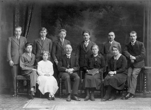 Gezin Ulens-Tuyls, ca. 1930 (2, 600 dpi).jpg